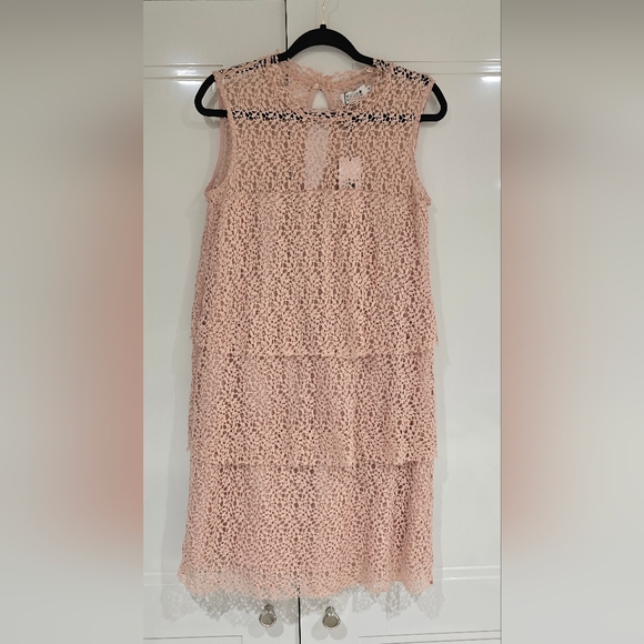 Molly Bracken Dresses & Skirts - Gorgeous Pink Crochet Lace Sleeveless 3 Tiered Dress By Molly Bracken Size M